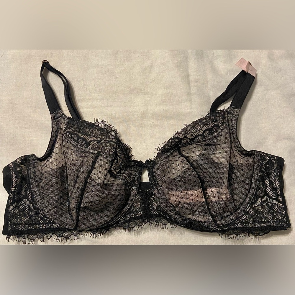 Victoria's Secret Unlined 38D Underwire Black  Lace NWT